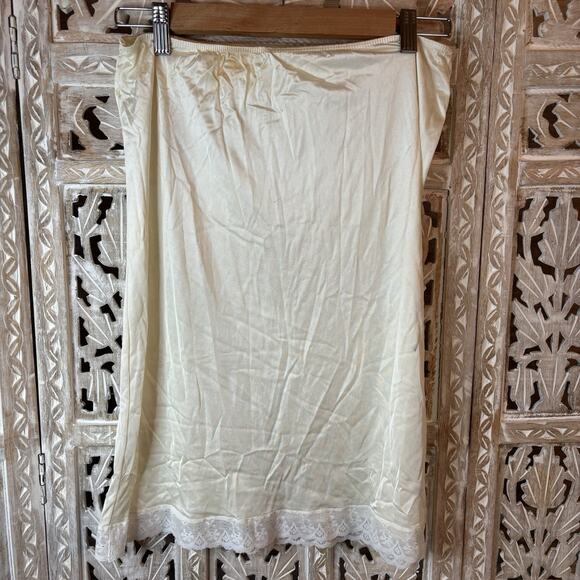 VTG Komar 100% Nylon Feminine Half Slip Skirt Cream w/White Lace SZ MEDIUM USA - Picture 4 of 8